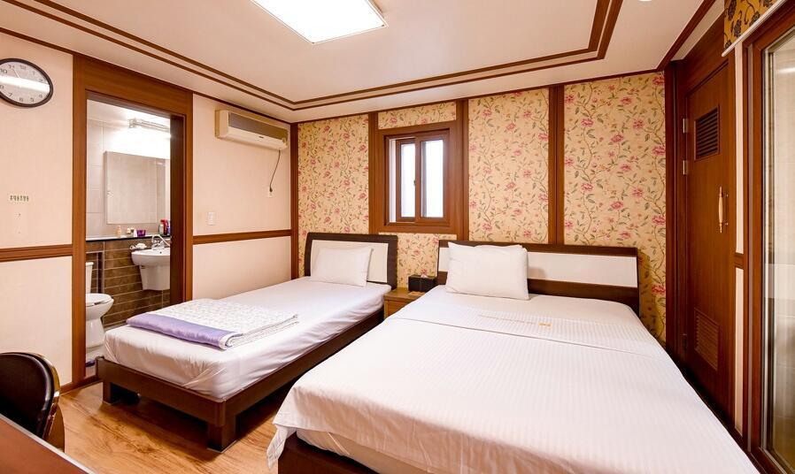Hillstay Residence Hotel Gumi Exterior photo